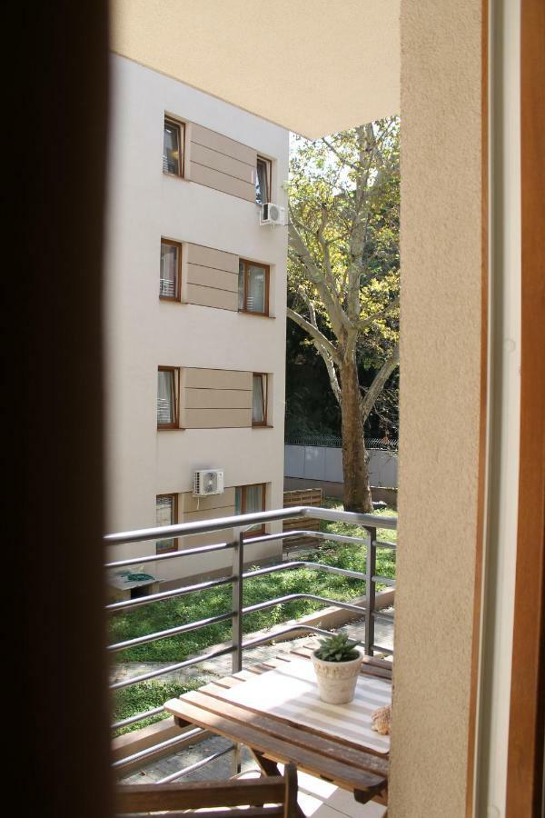 The Prince'S Neighbour Apartment Budapest With Free Garage Exterior foto